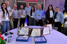 שמעון מירון מנכ״ל הכשרה, רן אמיר משנה למנכ״ל ומנהל אגף פיננסים , איתן ויצמן סמנכ״ל השיווק שוקי קוסקס מנהל חטיבת השירות, אסנת אלעזרא סמנכ״לית משאבי אנוש, יבגני וולפין סמנכ״ל מערכות מידע, אסתי אסרף מנהלת החטיבה הישירה, קרדיט: הכשרה ביטוח ופיננסים