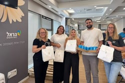 התנדבות עובדי הראל עם עמותת אלון ואלה, מארזים לחיילים 23.6.26, קרדיט: יח״צ
