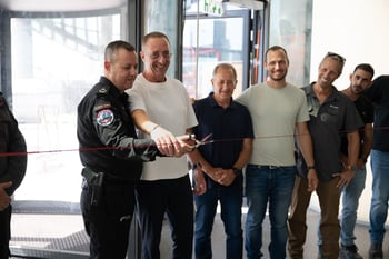 גיל גבע, יו״ר קבוצת תדהר ומפקד מחוז דן, טפסר אורן שישיצקי, צילום: איתמר סיידא
