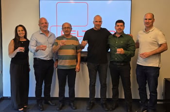 מימין לשמאל: אלעד נוה, מנכ״ל קבוצת פלתורס; פיני בן עבו, מנכ״ל פלתורס ברמן; אלון כהן; שלמה כהן; נתנאל מנדלסון, מנכ״ל מגדל סוכנויות; דניאלה נועם, סמנכ״לית כספים קבוצת פלתורס, קרדיט: מגדל