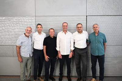 מימין: אריה בכר, רן קוניק, גיל גבע, אליעזר מזינתר, אורי לוין ומארק ויסמן, קרדיט צילום: איתמר סיידא