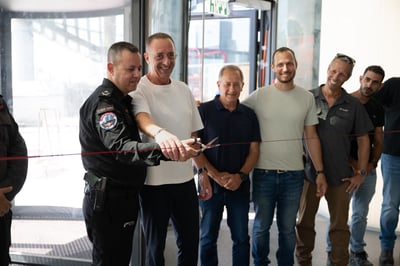 גיל גבע, יו״ר קבוצת תדהר ומפקד מחוז דן, טפסר אורן שישיצקי, צילום: איתמר סיידא