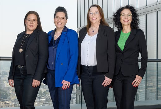 מימין: רויטל מילס, דפנה ואנה, צלי כפיר והדר גולדשטיין. צילום: עמי ארליך