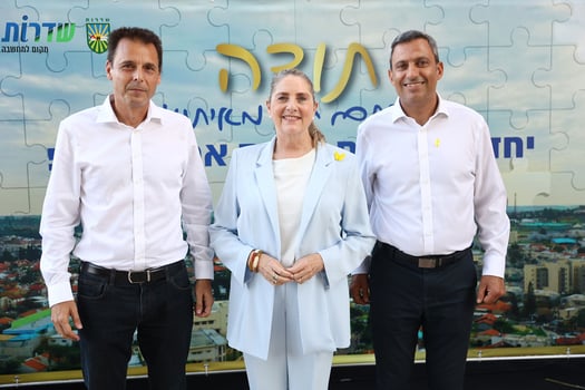מימין לשמאל: אלון דוידי, מיכל הרצוב ורונן אגסי, צילום: מור אברג׳יל