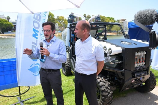 רמי אפללו מנכל גאלמובייל ואיציק פרנק מנכל קבוצת ברן / צילום: שלומי אמסלם