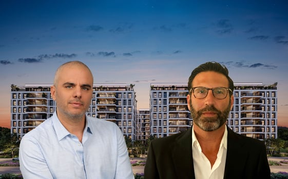 מימין: דן מויאל, סמנכ״ל שיווק ומכירות בחברת שיכון ובינוי נדלן, צילום פרטי; אודי בלום, מנכ״ל מטרופוליס, צילום: סיון פרג׳; תמונת רקע: פרויקט AFK, קהילת פאדובה תל אביב, צילום: ויופוינט / עייבוד: פאנדר