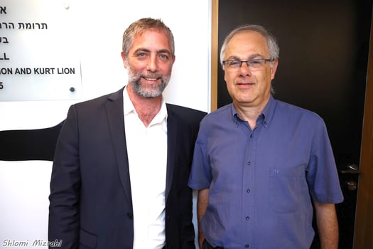 מימין: פרופ׳ דן וייס ועו״ד ספי זינגר, יו״ר הרשות לניי״ע, צילום: שלומי מזרחי