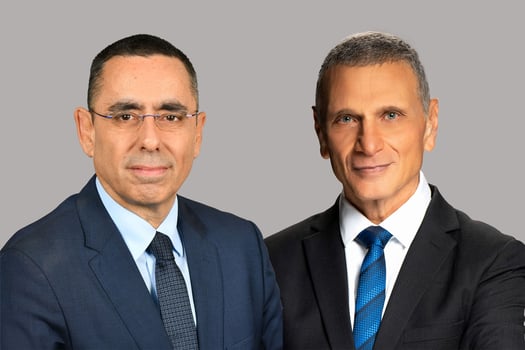 מימין: דני ימין יו״ר דירקטוריון דיסקונט, צילום: רמי זרנגר / אבי לוי מנכ״ל קבוצת דיסקונט, צילום: ישראל הדרי