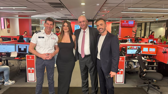 מימין: חיים פרשטיין, אלון קצף, דנה זרמון ואלי בין, קרדיט: פספורטכארד