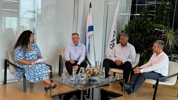 מימין: איתי יעקב, ליאור יוחפז, ניר מורוז ויעל נסים גליק, צילום: יח״צ מנורה מבטחים