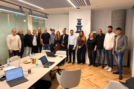 תמונה קבוצתית מחתימת הסכם הליווי, צילום: יח״צ מגדל