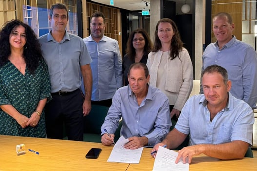 הנהלת חברות מהדרין ופי הנדסה בעת החתימה על ההסכם, קרדיט: שחר אמשלום