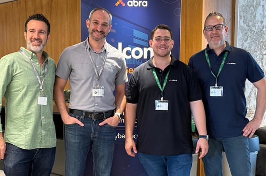 מימין: אורי בכרמוביל תחום Microsoft Cloud באברא, אלעזר אוחיון, מומחה אבטחת מידע באברא, גיא אייזדורפר, מייסד Cognni, ד״ר עו״ד יובל ריינפלד. צילום: יח״צ