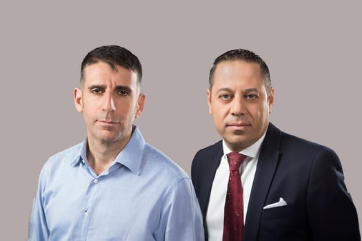 מימין: משה אלמוג אקסלנס, צילום: טומי הרפז | אבנר חדד, מנכ״ל הפניקס בית השקעות, צילום: טומי הרפז