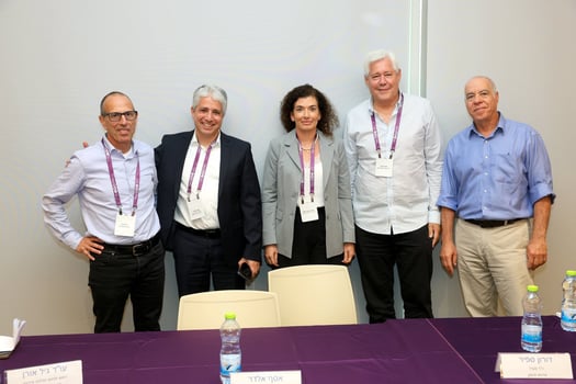 מימין: משה פרל, דורון ספיר, עו״ד דנית רימון, אסף אלדר, עו״ד גיל אורן, צלם: חן גלילי