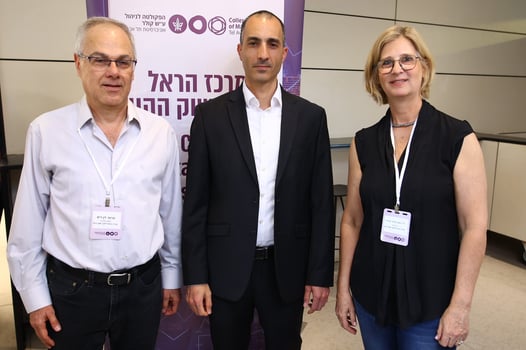 מימין: ד״ר נעמי שפירר בלפר, עמית גל ופרופ׳ דן וייס, צילום: שלומי מזרחי