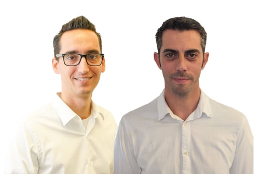 מימין: רו״ח נאור סמוזיק, צילום: קבוצת חג׳ג׳ / רו״ח אבישי לוי, צילום: קבוצת חג׳ג׳