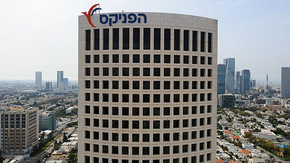 מגדל הפניקס (בית הורד) כולל הלוגו. צילום: באדיבות קבוצת הפניקס