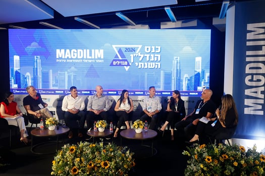 המשתתפים בפאנל תחזיות, צילום: דרור סיתהכל