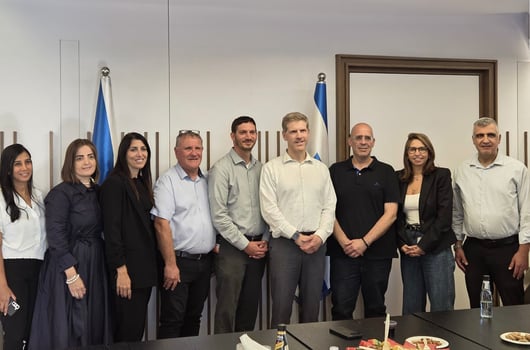 אנשי פרטנר וחשכ״ל. צילום: יח״צ
