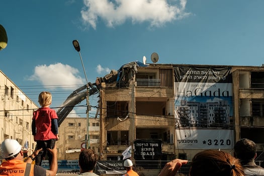 הריסת המבנים ברחוב בני דן 6870 ותחילת עבודות הבנייה על פרויקט אגדה של פרשקובסקי, צילום: Mark Tso