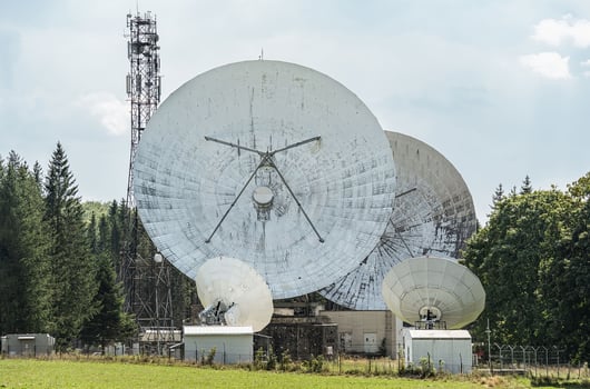 שירותי תמסורת סלולרית / Photo-Cellular-Transmission-Cristi-Croitoru-Dreamstime.com