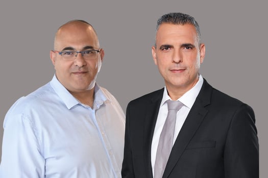 מימין: רן אמיר, צילום: יח״צ מגדל | אבי שרעבי, צילום: ציון אוחנה