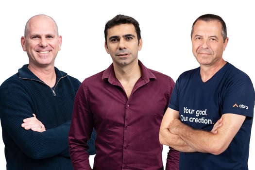מימין: רומן מיטשל, מנהל לקוחות אסטרטגיים בחטיבת מיקרוסופט באברא, צילום: ליבי קטן נאור / איציק אבקסיס, מנכ״ל PassportCard Pay, צילום: באדיבות פספורטכארד / שפר אבלסון, מנכ״ל פספורטכארד Labs, החטיבה הטכנולוגית של פספורטכארד, צילום: באדיבות פספורטכארד