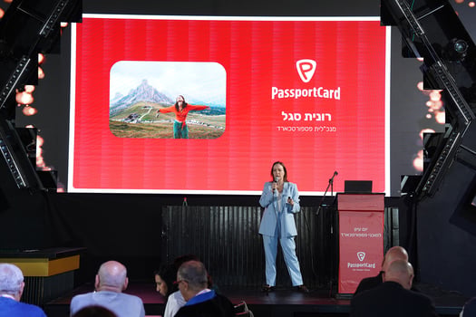 רונית סגל, מנכ״לית פספורטכארד בכנס, צילום: ORHAIHAJAJ