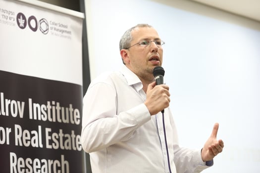 מנהל רשות המיסים שי אהרונוביץ בכנס של מכון אלרוב / צילום: יעל צור