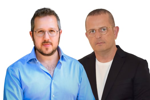 מימין: שרון חרן, הסמנכ״ל המסחרי של פרמטריקס, צילום: parametrix | עומר קרפט, מנהל סיכונים מיוחדים במנורה מבטחים, צילום: יעל שחר