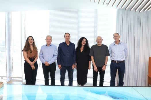 חתימת ההסכם בין מהדרין וטראלייט, צילום: ענבל מרמרי