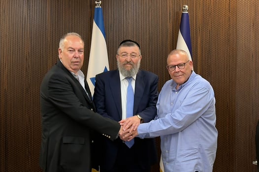 יו״ר ההסתדרות ארנון בר דוד, שר העבודה יואב בן צור ודובי אמיתי יו״ר נשיאות המגזר העסקי, צילום: דוברות נשיאות המגזר העסקי