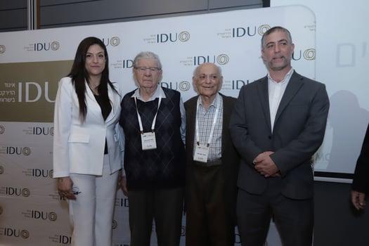 מימין: עו״ד ספי זינגר, יו״ר רשות ניירות ערך; פרופ׳ יוסף גרוס, ממייסדי איגוד הדירקטורים בישראל, פרופסור אהרון ברק, הדר צופיוף הכהן, מנכ״לית איגוד הדירקטורים בישראל, צילום: רועי חסון