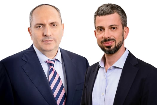 מימין: יבגני צ׳רקסקי, מנכ״ל דור אלון, צילום: תמר מצפי / מוטי בן משה, בעלים ויו״ר קבוצת אלון רבוע כחול, צילום: כפיר זיו