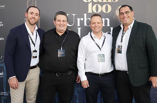 ג׳ו כהן, מייסד שותף וסמנכ״ל הכנסות בדן אנד ברדסטריט, עדי דנה, מנכ״ל אזורים, דן גינגיס, סמנכ״ל התחדשות עירונית, אזורים וארי כהן, מייסד שותף וסמנכ״ל שיווק בדן אנד ברדסטריט, צילום: ניב קנטור