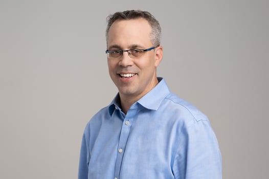 ארז מגדלי, מנהל חטיבת ההשקעות במגדל ביטוח ופיננסים, צילום: ניקולה וסטהפל