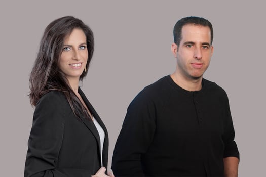 מימין: גיא שמיר משנה למנכ״ל מבטח שמיר אחזקות, קרדיט: מבטח שמיר אחזקות; ליאת חזות, מנכ״לית פועלים אקוויטי, צילום: ענבל מרמרי 