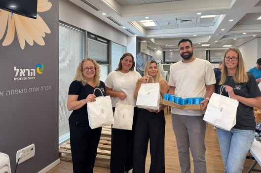 התנדבות עובדי הראל עם עמותת אלון ואלה, מארזים לחיילים 23.6.26, קרדיט: יח״צ