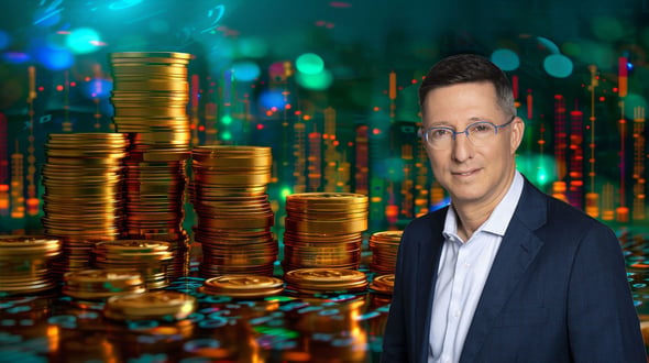 שרון רייך, מנכ״ל איילון ביטוח ופיננסים, צילום: רמי זרנגר / תמונת רקע: Dreamstime