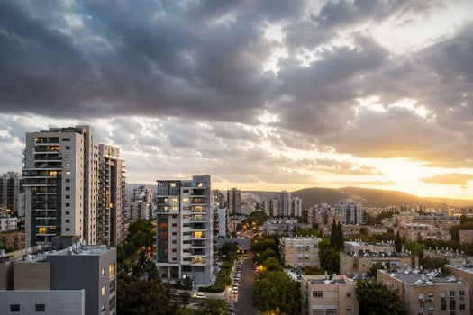 איך למכור דירה בזמן מלחמה? / קרדיט: אילוסטרציה – AI