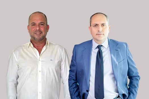 מימין: מוטי בן משה - בעלים ויו״ר קבוצת אלון רבוע כחול, צילום: כפיר זיו / דן איתמר - המנכ״ל הנכנס של אקסטרה ריטייל, צילום: יח״צ
