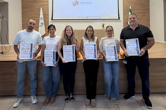 מימין לשמאל: צוות המחשוב מקבל את ההוקרה: ריאד אבו מוך, סמדר רובינשטיין, רמית כלאמרי יפת, נועה פרידמן וסרמן, סיון הרמן, יעקב בר סיני. קרדיט: ״שהם״