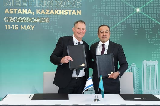 מימין: אלן צ׳ייז׳ונוסוב יו״ר חברת KazakhExport ודודי קליין, מנכ״ל אשרא, קרדיט: יח״צ