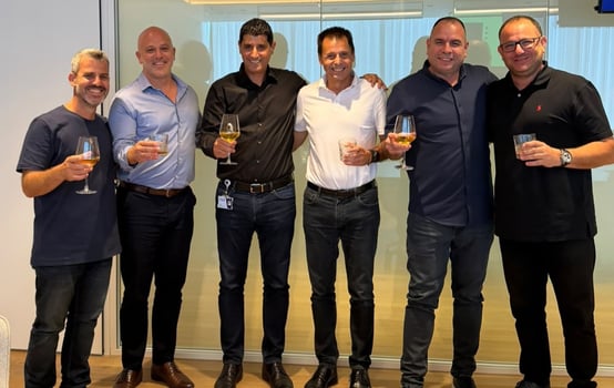 מימין: שמי שטובי, מנכ״ל מבטח סימון; רונן אידל; רונן אגסי, מנכ״ל מגדל ביטוח ופיננסים; ירון שמאי, משנה למנכ״ל ומנהל חטיבת חיסכון ארוך טווח, פיננסים ובריאות במגדל ביטוח ופיננסים; נתנאל מנדלסון, מנכ״ל מגדל אחזקות וניהול סוכנויות; איתי יעקב, קרדיט: מגדל