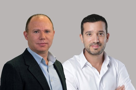 מימין: אורי אריסון, מנכ״ל מנרב נדל״ן, צילום: לוין הפקות / ברק בנסקי, משנה למנכ״ל, מנהל חטיבת ההשקעות של כלל ביטוח ופיננסים, צילום: סיון פרג׳
