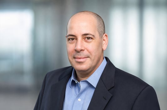 ניסן דר, בנקאי השקעות המתמחה במימון תשתיות ונדל״ן, UYI Capital
