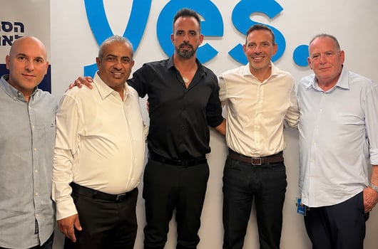 מימין לשמאל: צביקה אברמוביץ, אילן סיגל, אלי כהן, יואב שמחי ואיתמר שרוני, קרדיט צילום: באדיבות yes